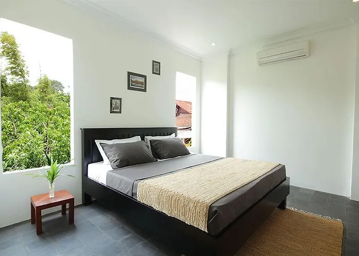 Ashia & Lounge Hotel