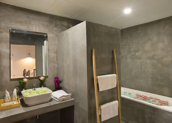 Ashia & Lounge Hotel 3*